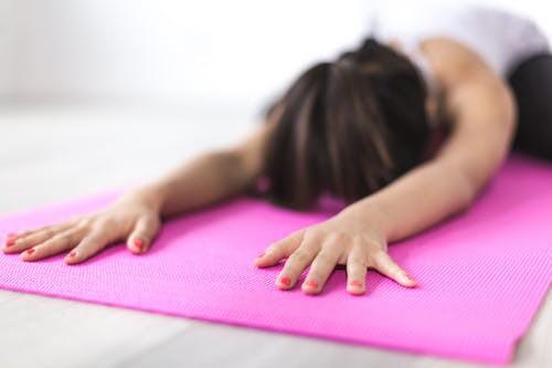 Nettbasert lørdagsyoga med meditasjon